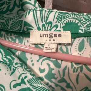 Umgee Emerald and White Floral Blouse